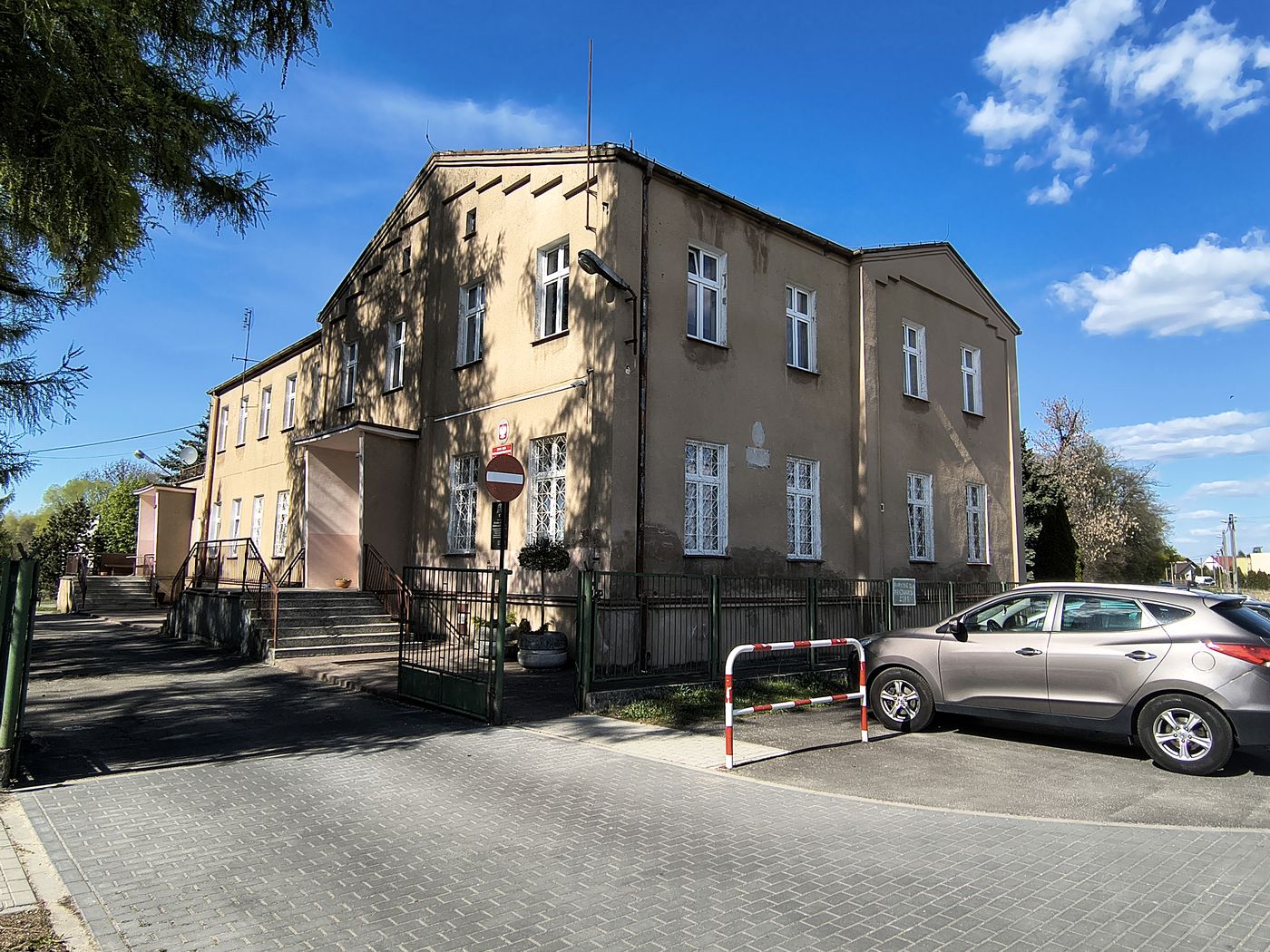 Budynek frontowy przy ul. Kostrzyńskiej w Gnieźnie